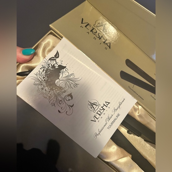 Versha Straightner In Gold Box - Picture 6 of 9